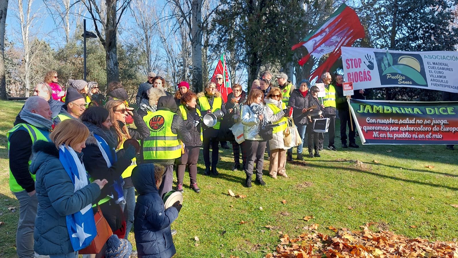 Cacerolada en Zamora contra las plantas de biogás (4).jpeg