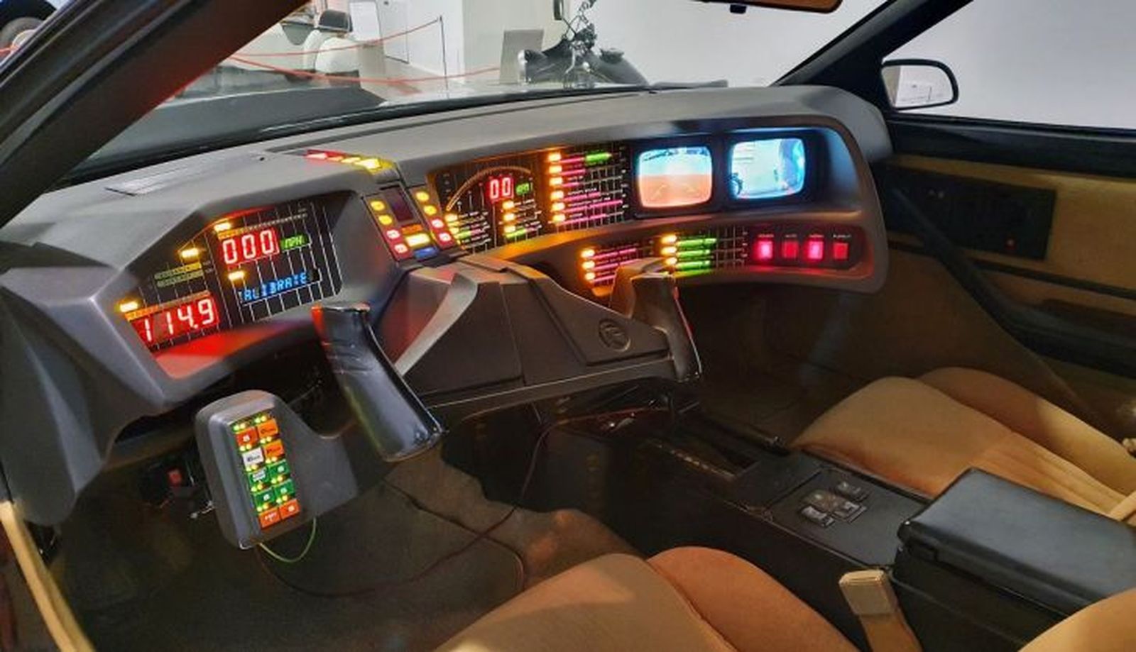 Interior de la réplica de KITT expuesta en el Museo de Historia de la Automoción