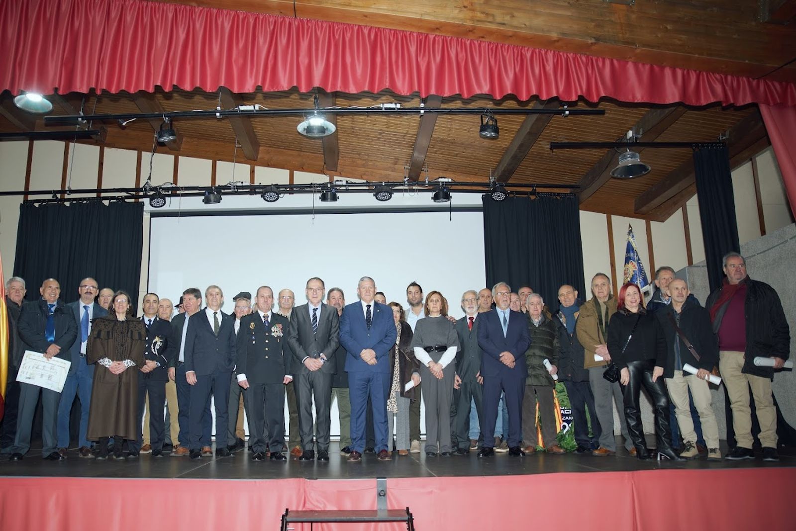GALERÍA | Revive en imágenes el homenaje a la Policía Nacional en Alcañices