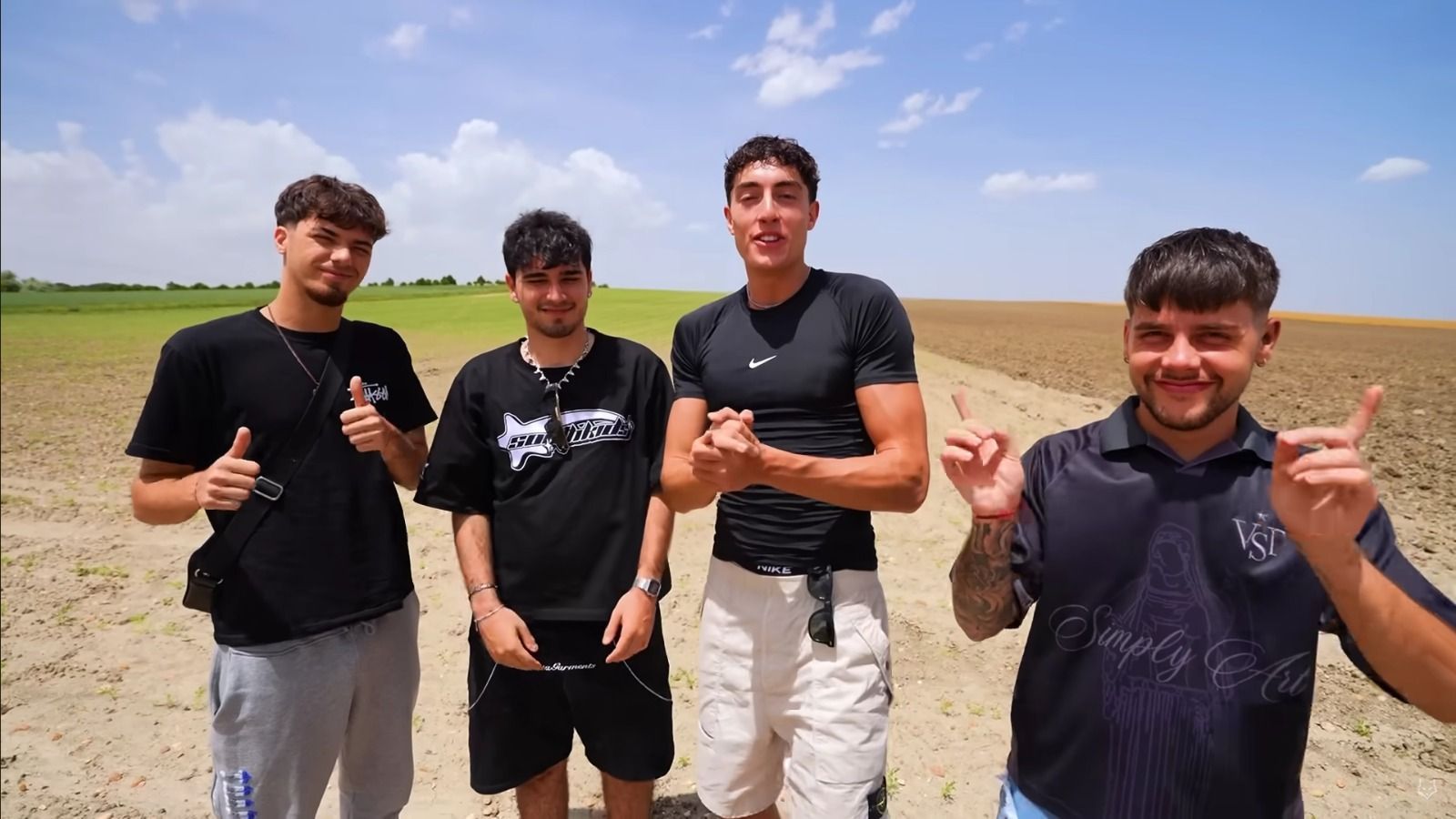 Un instante del vídeo de Plex junto a una tierra en su Toro natal