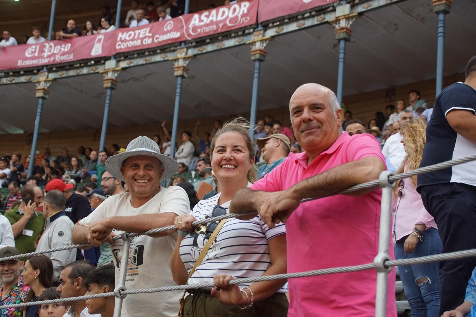 Expectación por ver los caballos de rejoneo en La Glorieta: imágenes del ambiente en los tendidos y en el patio de cuadrillas