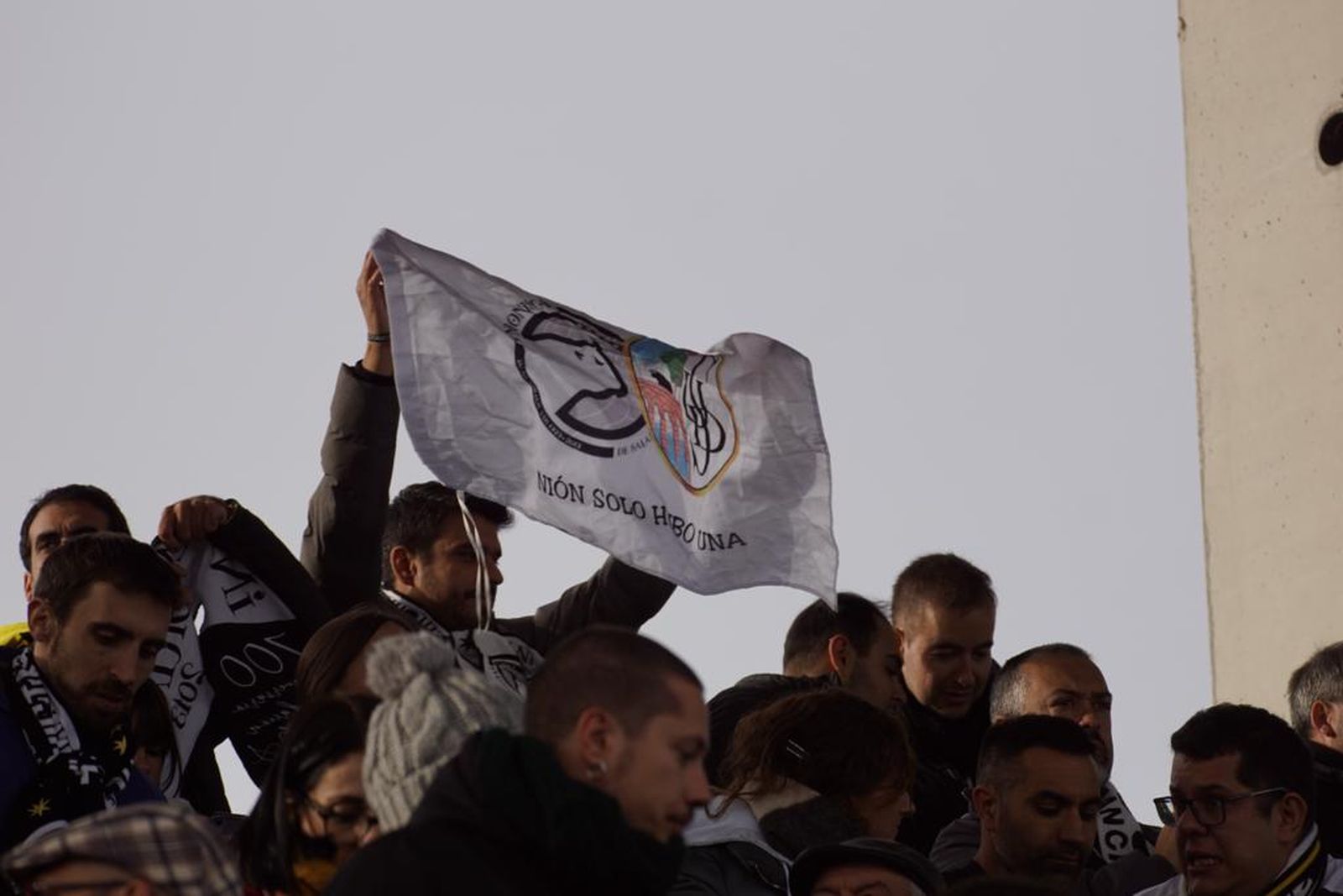 galeria-ambiente-en-las-gradas-en-el-partido-de-copa-del-rey-unionistas-sporting-de-gijon-foto-juanes-5