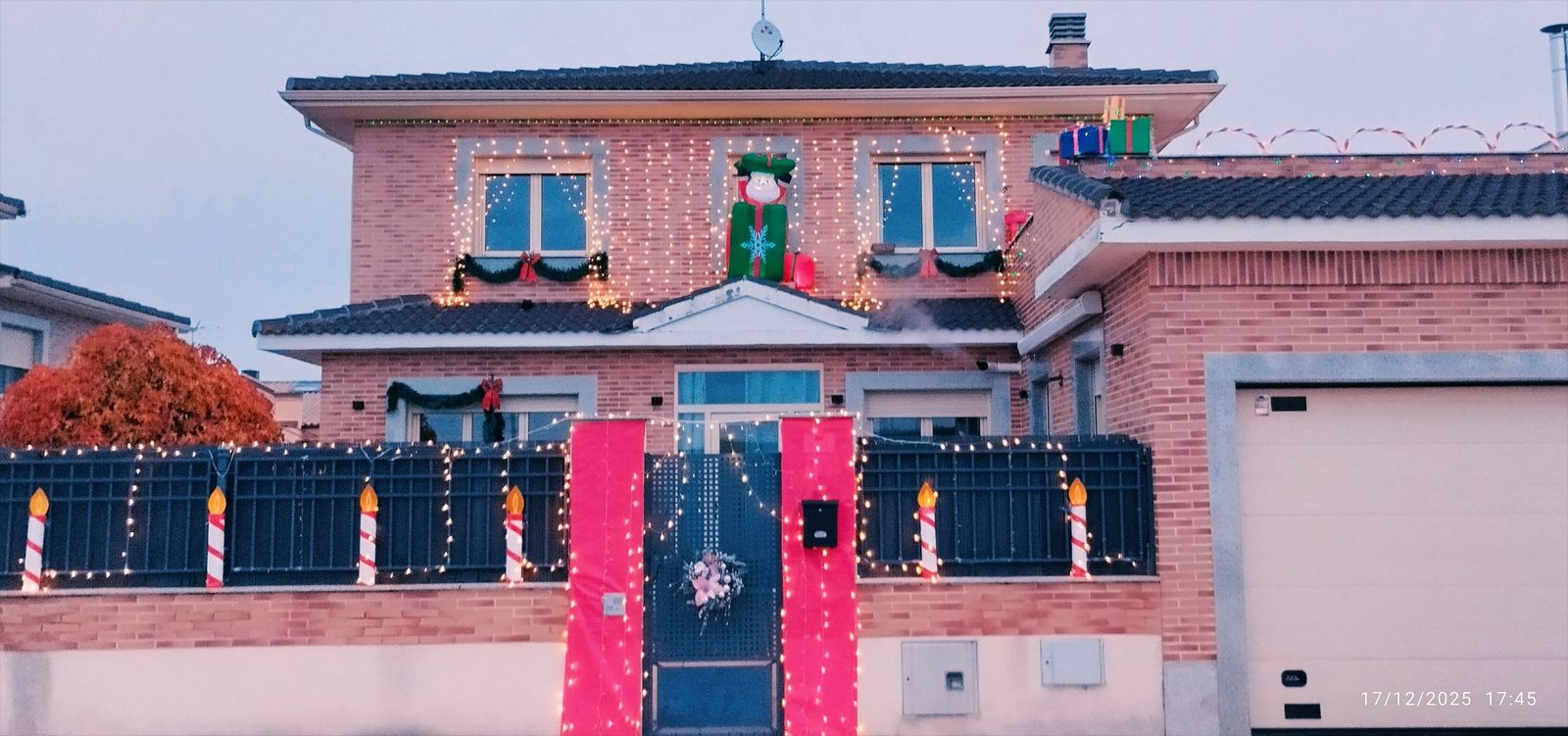 M.I.M.V. - Decoración navideña en una vivienda de Doñinos (3).jpg