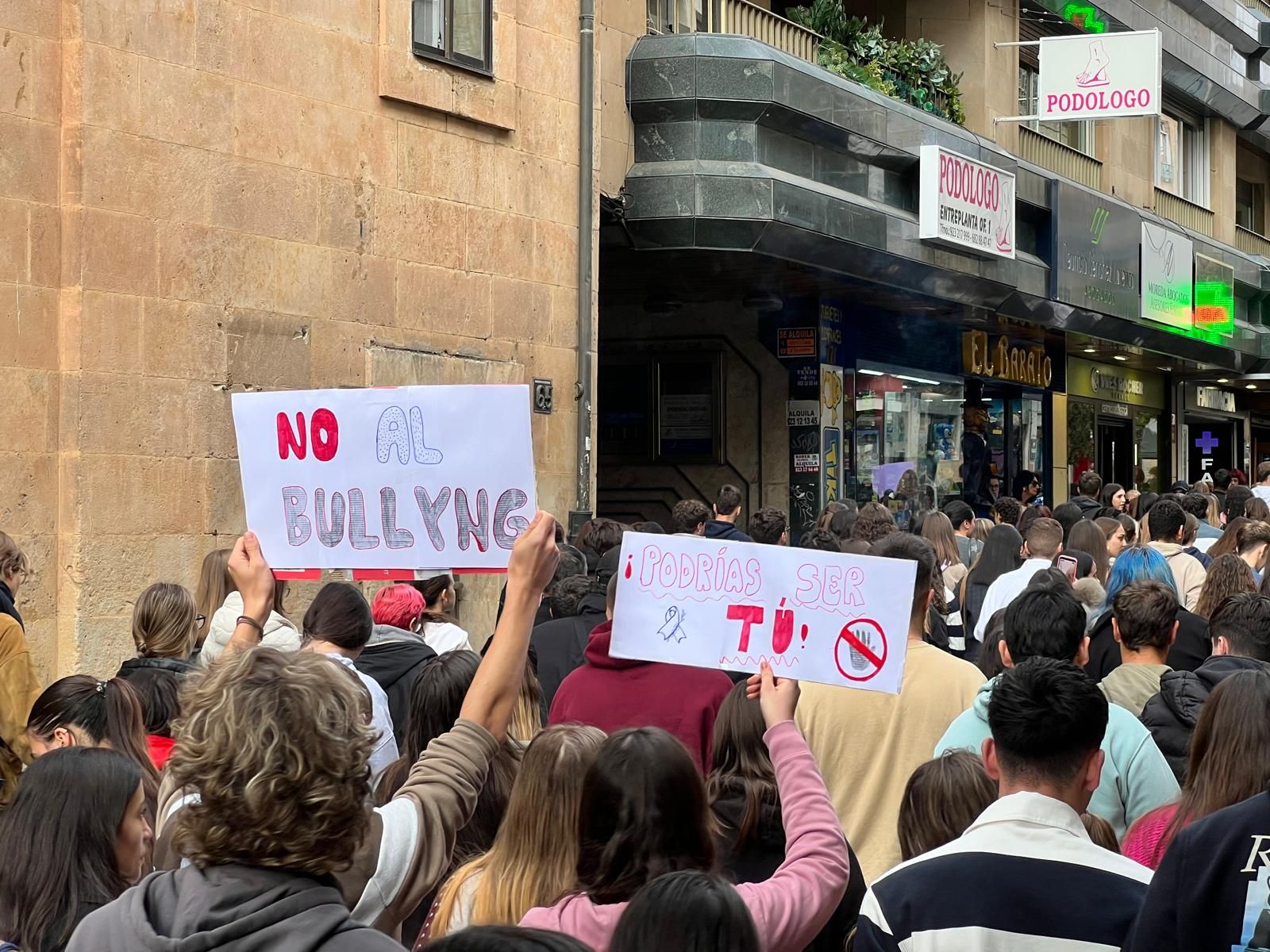 El Sindicato de Estudiantes de Salamanca reune a más de cien personas para poner "freno" al acoso escolar