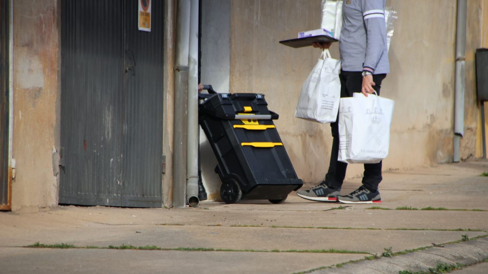 Registros en otra vivienda de Ciudad Rodrigo con motivo de la investigación de la muerte de Álvaro Pérez. Foto Salamanca24horas.com Andrea M
