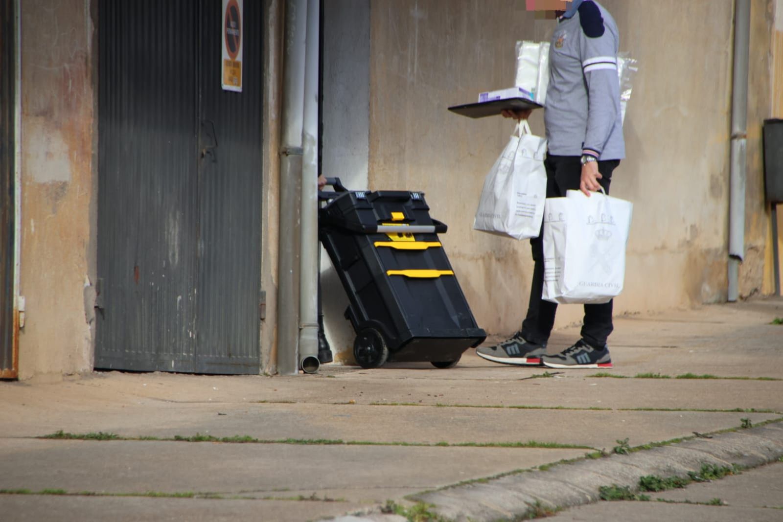 Registros en otra vivienda de Ciudad Rodrigo con motivo de la investigación de la muerte de Álvaro Pérez. Foto Salamanca24horas.com Andrea M Registros en otra vivienda de Ciudad Rodrigo con motivo de la investigación de la muerte de Álvaro Pérez. Foto Salamanca24horas.com Andrea M