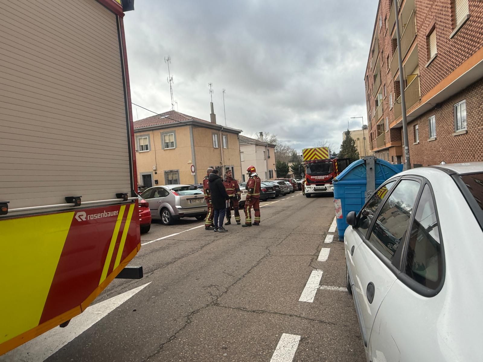 Amplio despliegue de los servicios de emergencia tras la intoxicación de una mujer en la calle Volta