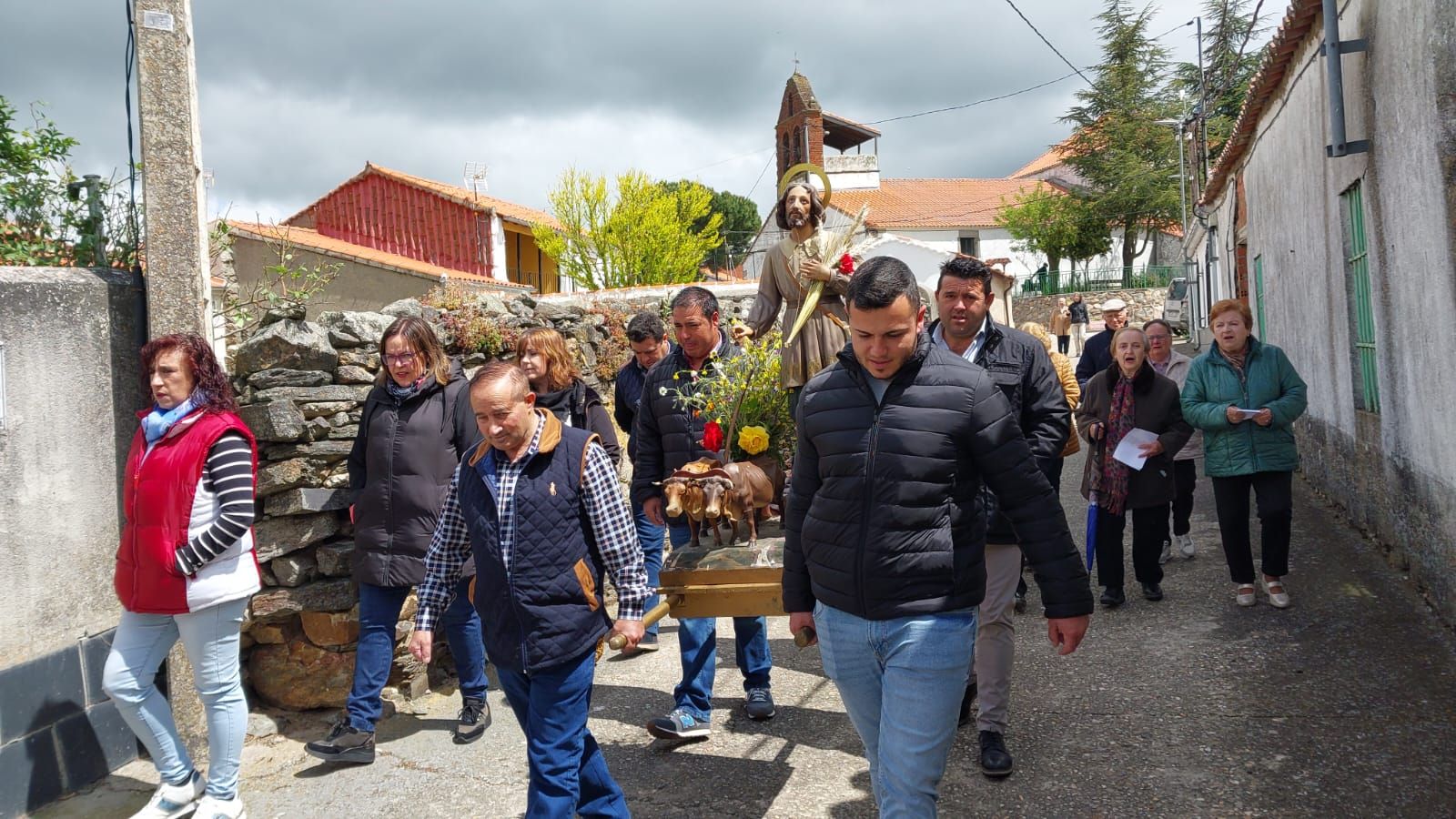 procesion-de-san-isidro-en-pedrosillo-de-los-aires-2