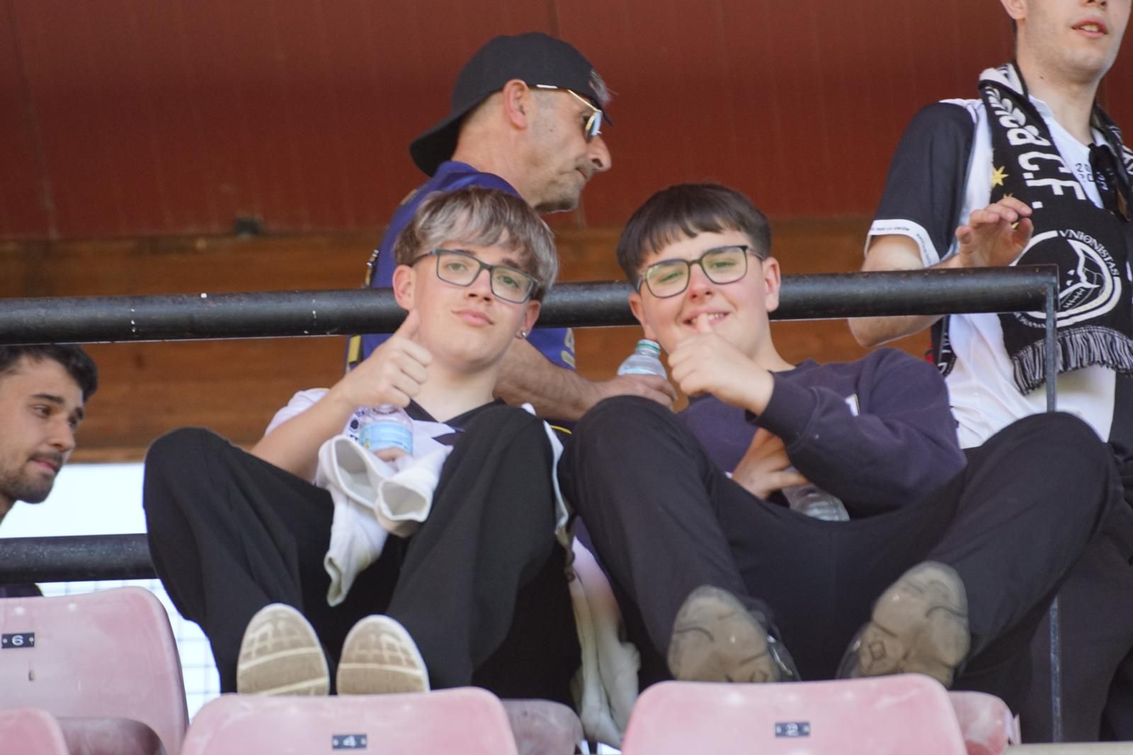 Gran ambiente en la grada para ver el partido entre Zamora - Unionistas en el Estadio Ruta de la Plata