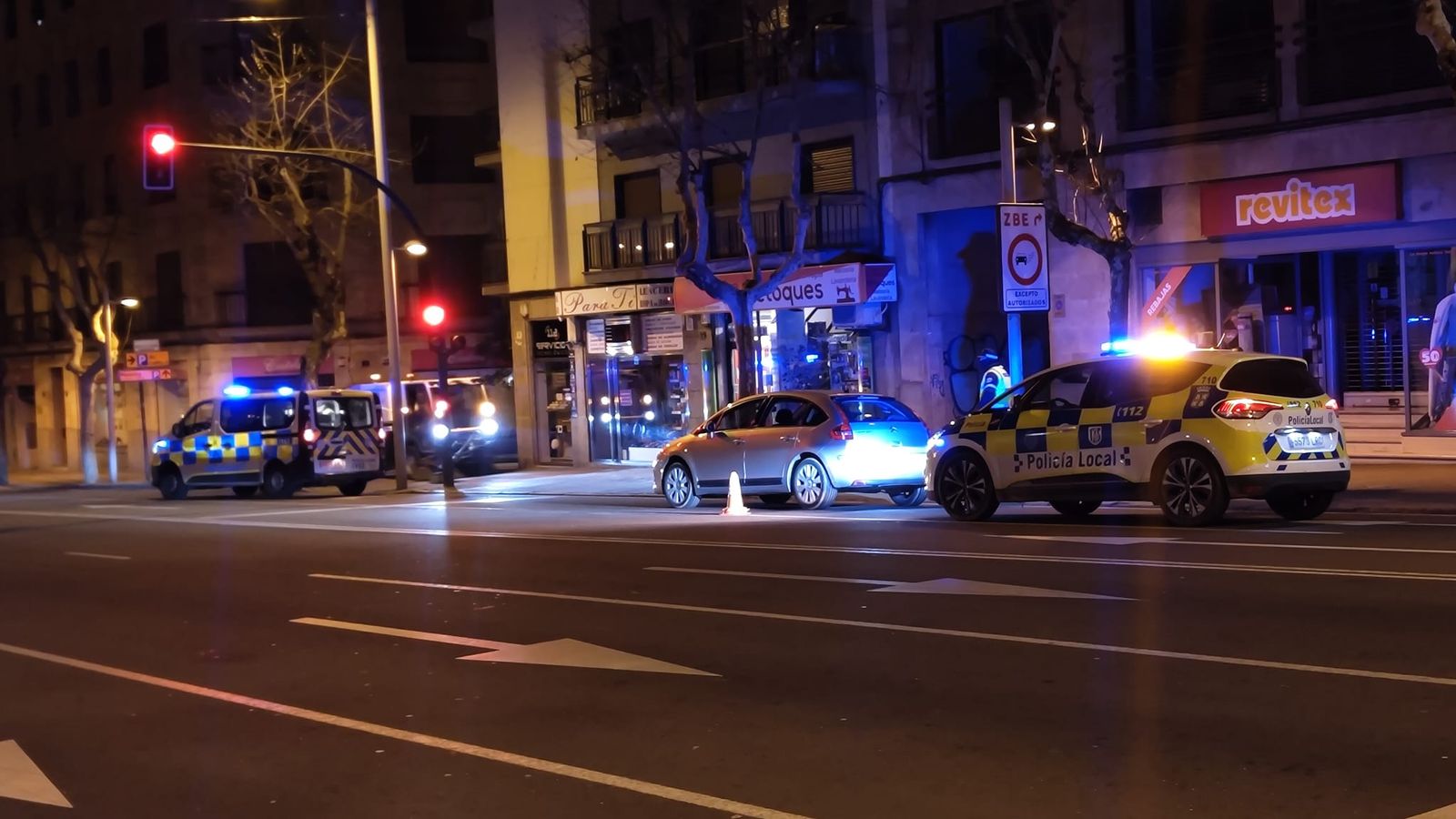 Presencia de Policía Local en avenida de Mirat