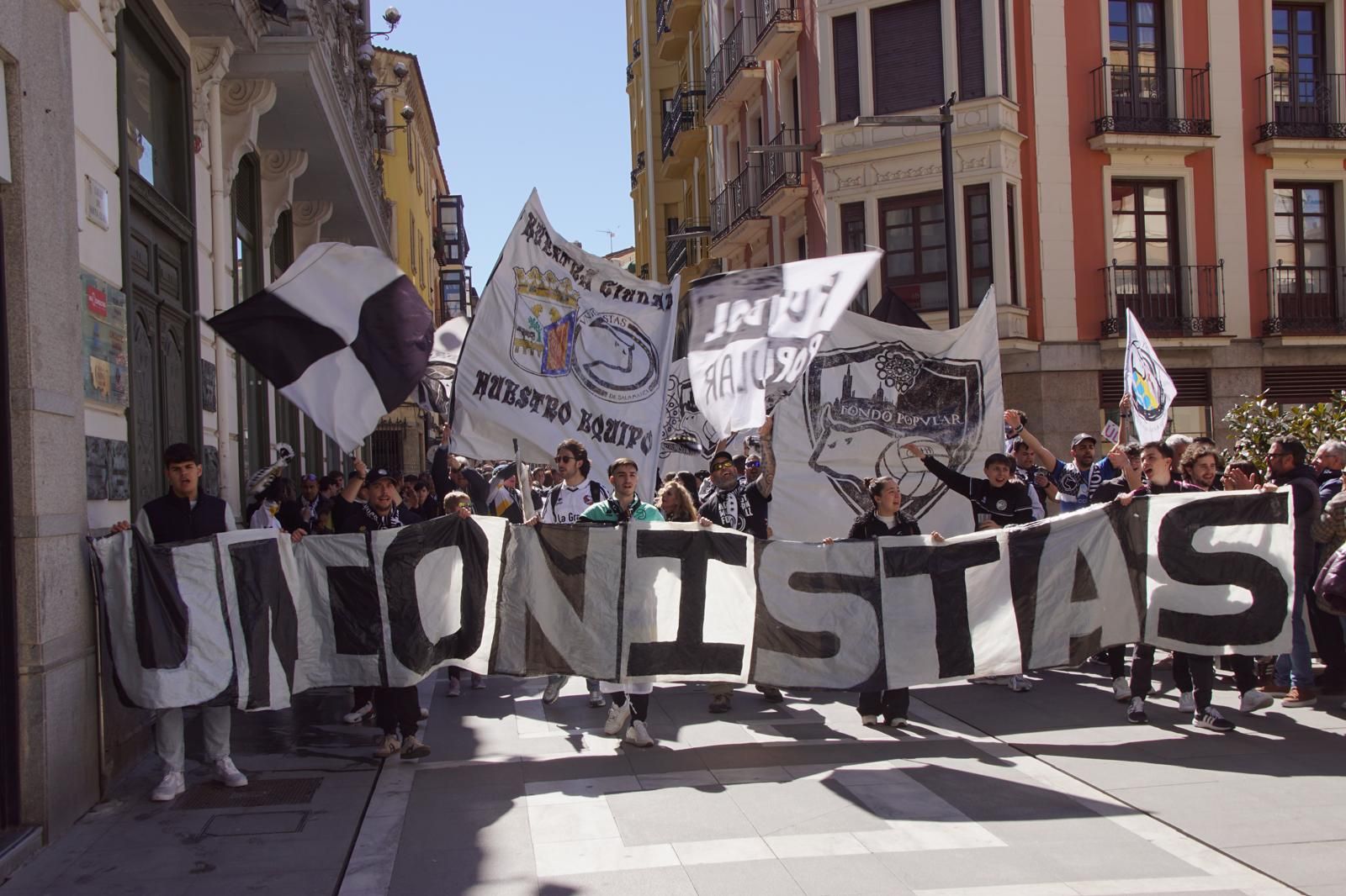 los-aficionados-de-unionistas-toman-las-calles-de-zamora-con-un-doble-corteo-22