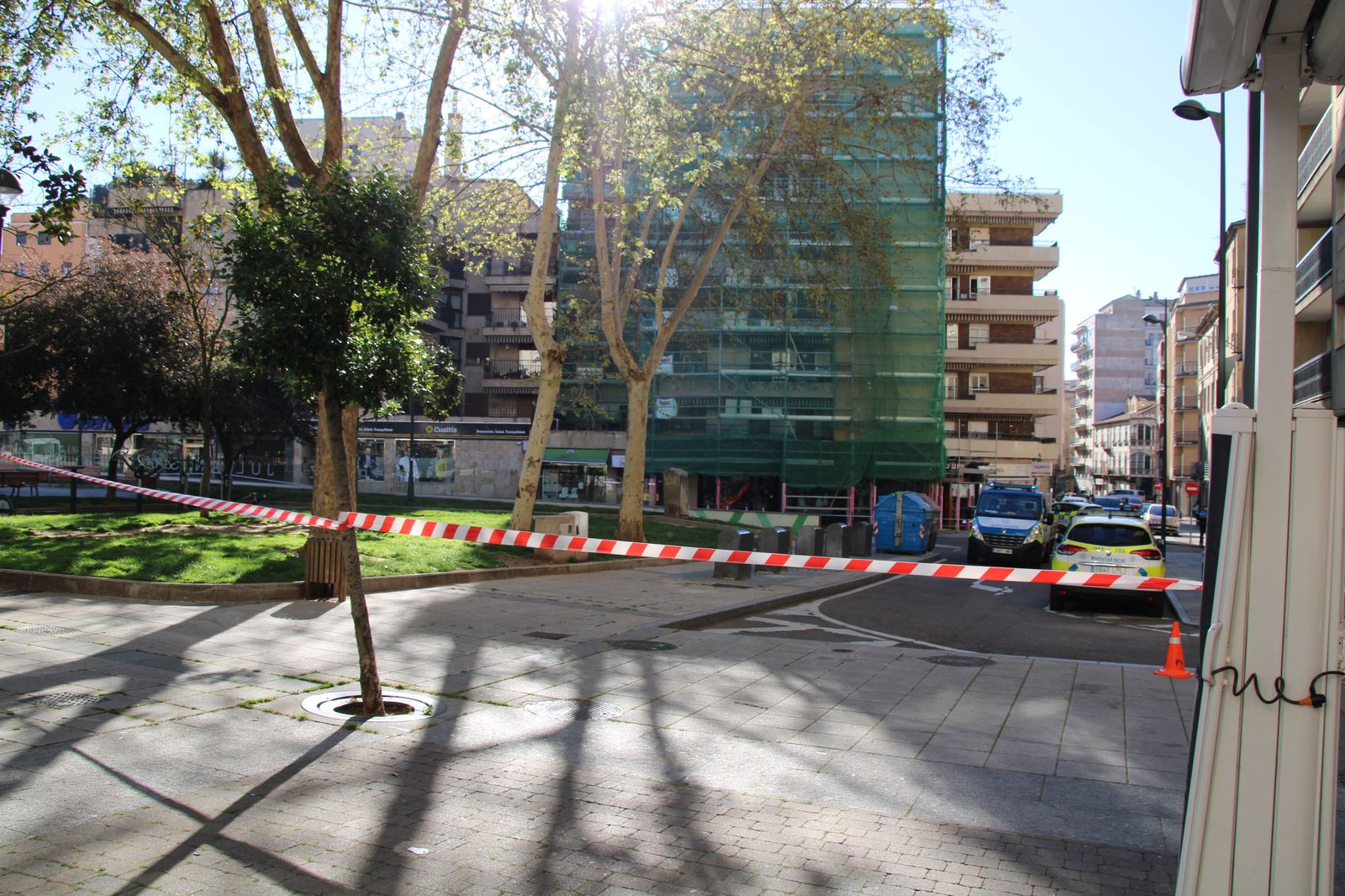 cortan-la-plaza-julian-sanchez-el-charro-al-doblarse-las-patas-de-un-andamio-de-grandes-dimensiones-10