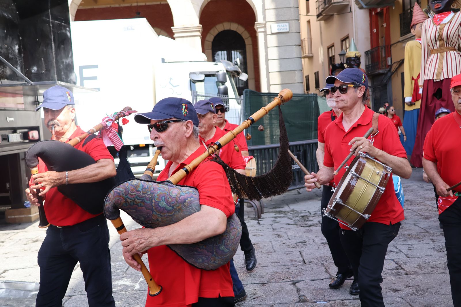 Pasacalles de Gigantes y Gigantillas (5).jpg