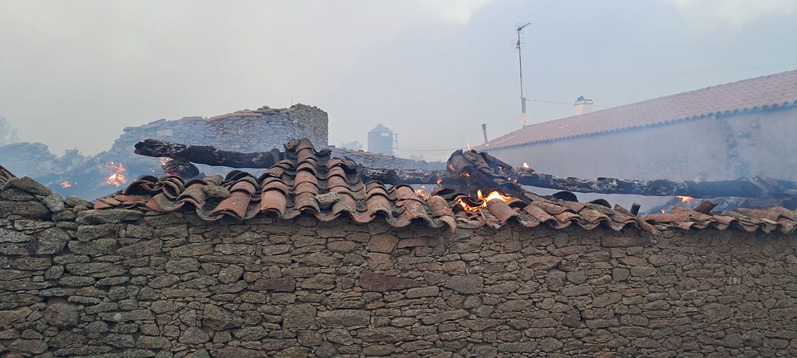 Casas quemadas en Cerezal de Puertas (4).jpeg
