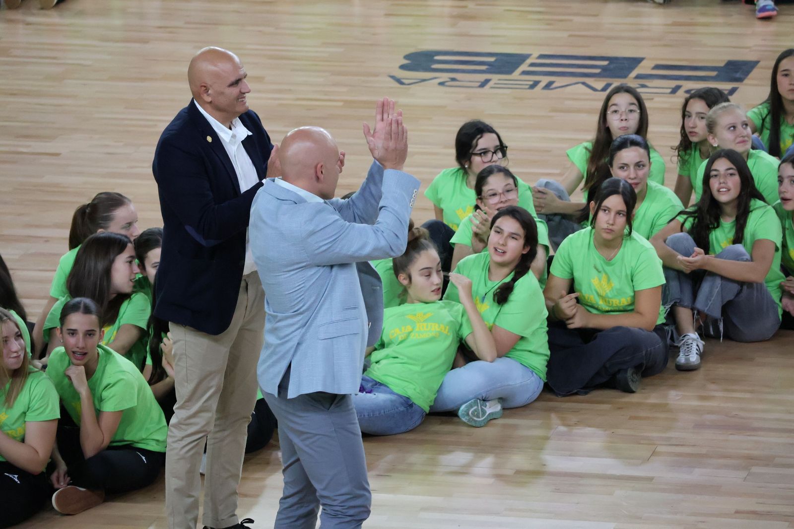 GALERÍA | El Club Balonmano Zamora celebra su 25º aniversario con una imagen muy especial
