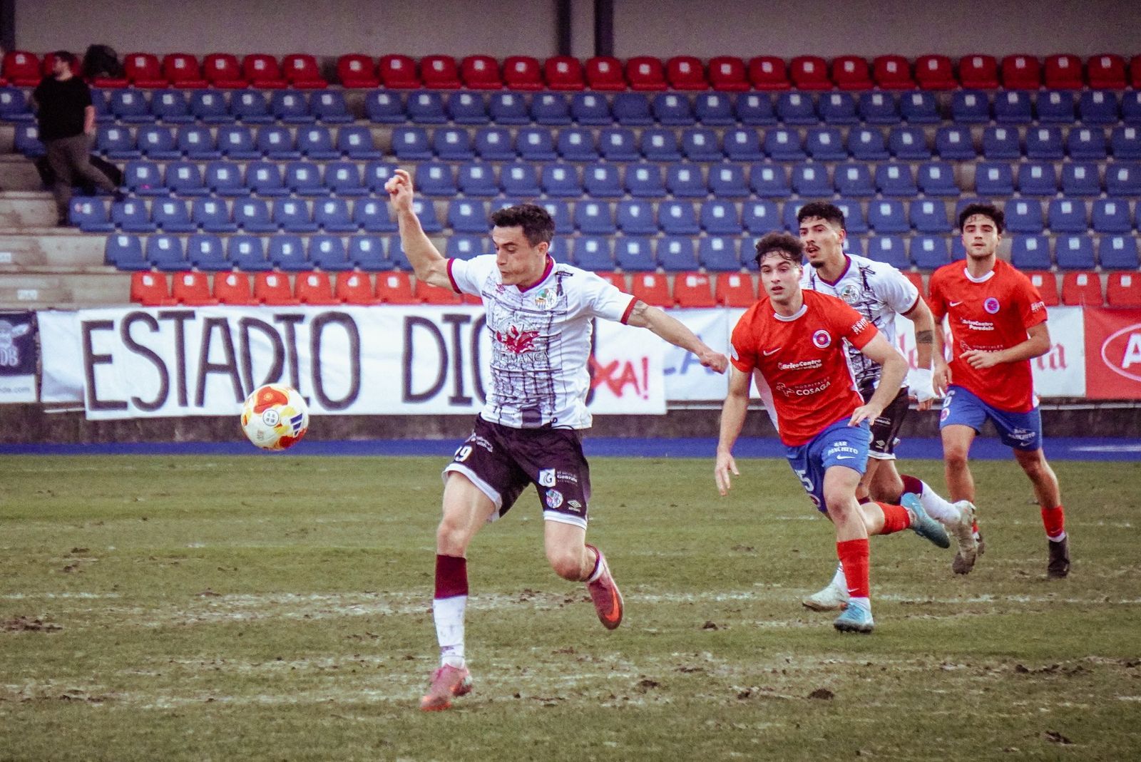 Imagen del partido entre la UD Ourense y el Salamanca CF UDS