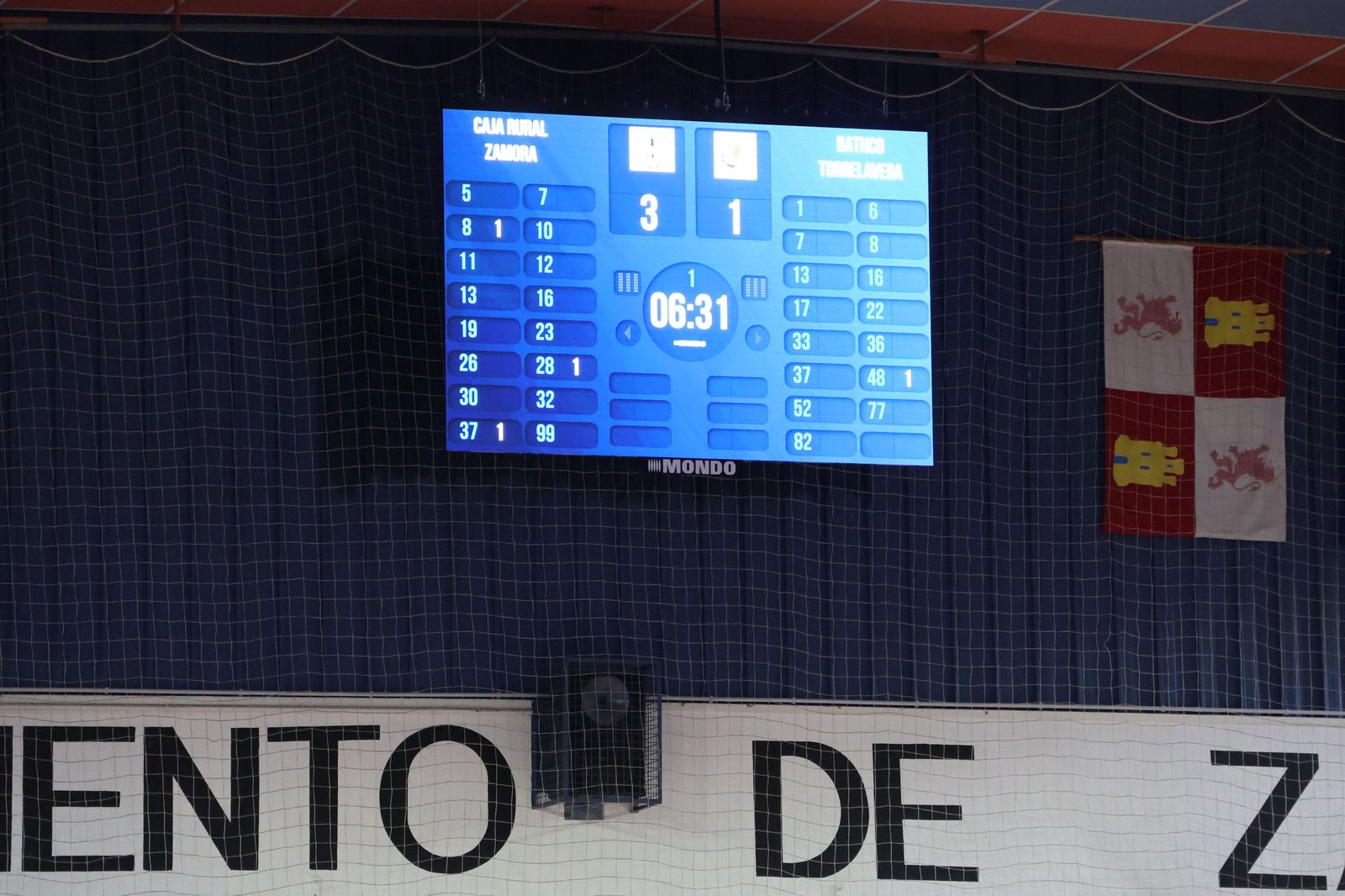 GALERÍA | Duelo de alturas entre el BM Zamora y el Torrelavega