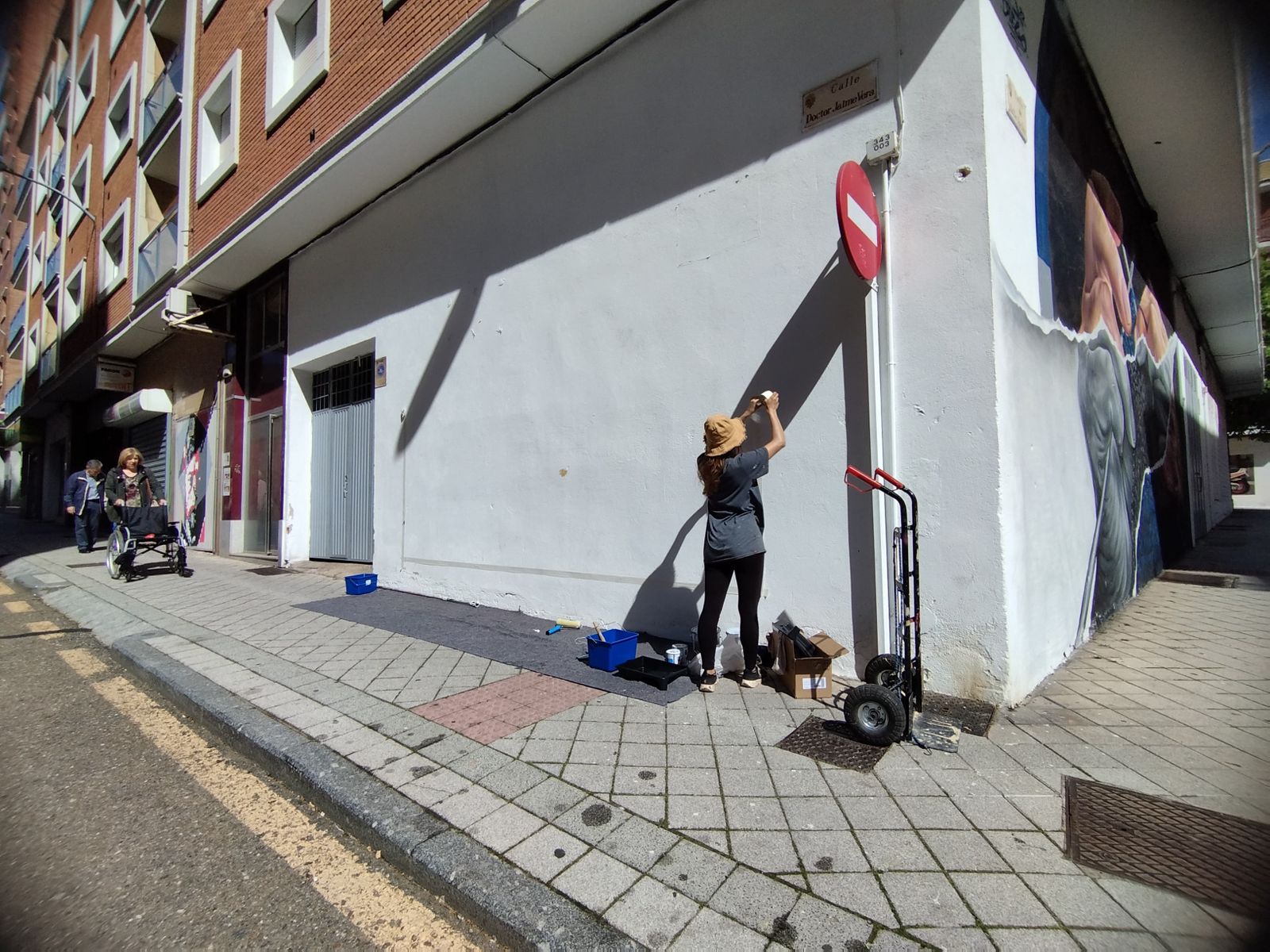 elisa-capdevila-artista-internacional-invitada-en-la-xiv-edicion-de-la-galeria-urbana-barrio-del-oeste-3