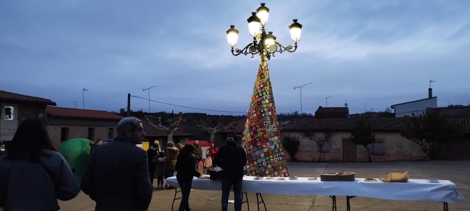 Árbol navideño de ganchillo en Videmala.