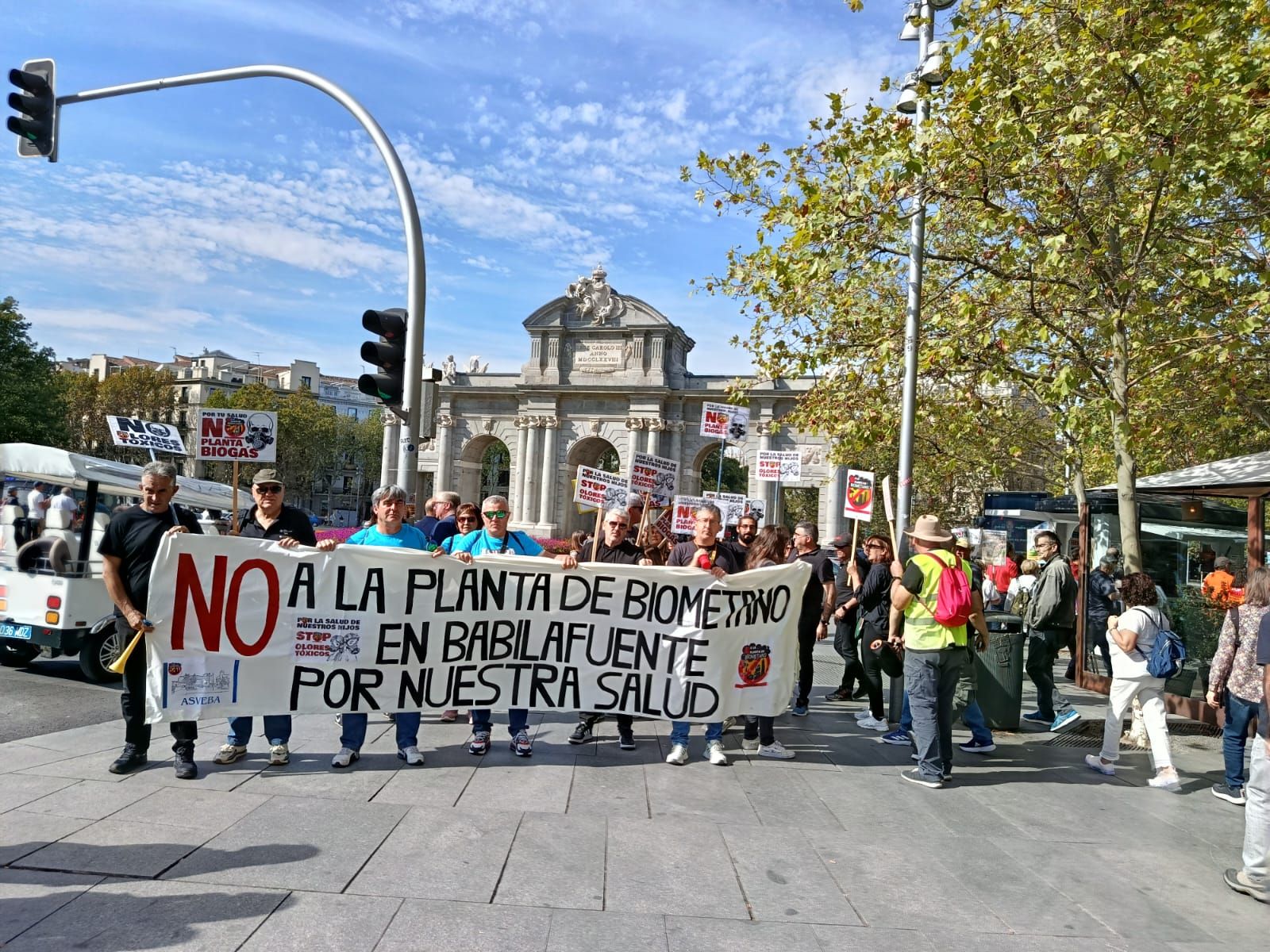 Vecinos de Machacón, Tornadizos y Babilafuente se concentran en Madrid para exigir la paralización de los proyectos de macro-plantas de biogás y biometano