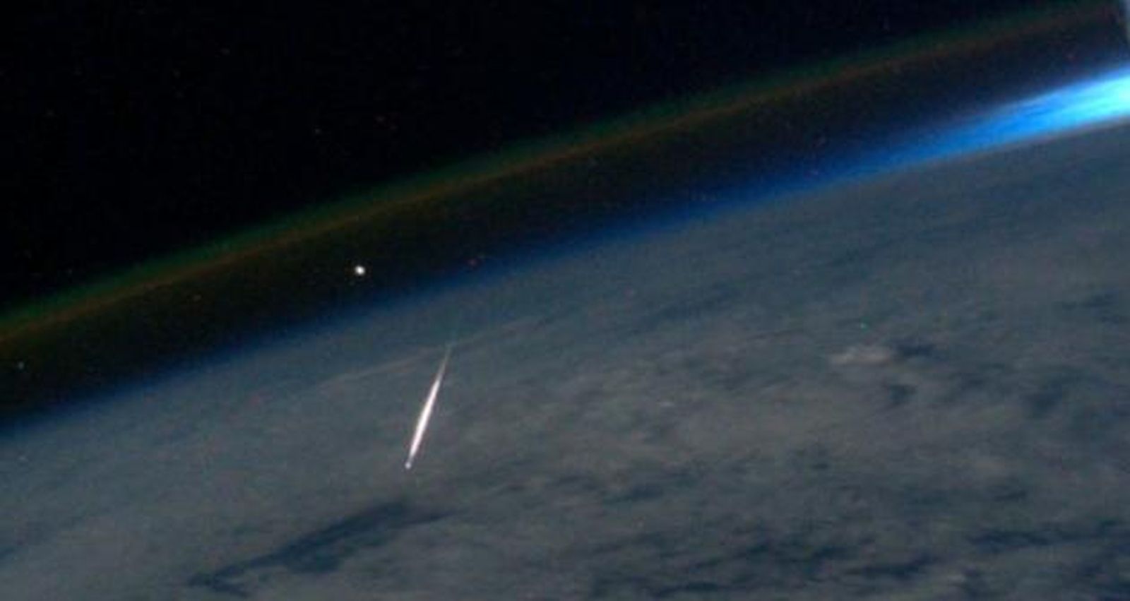 Un meteoro de las perseidas tomada desde la Estación Espacial Internacional (NASA ISS028 E 24847) | Foto Instituto Geográfico Nacional