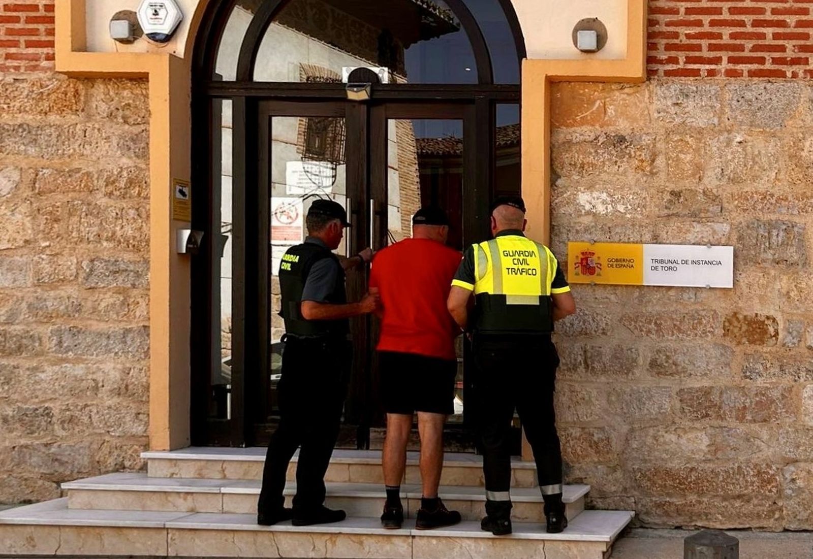 Detenido por la Guardia Civil cuando conducía superando ocho veces la tasa máxima de alcohol