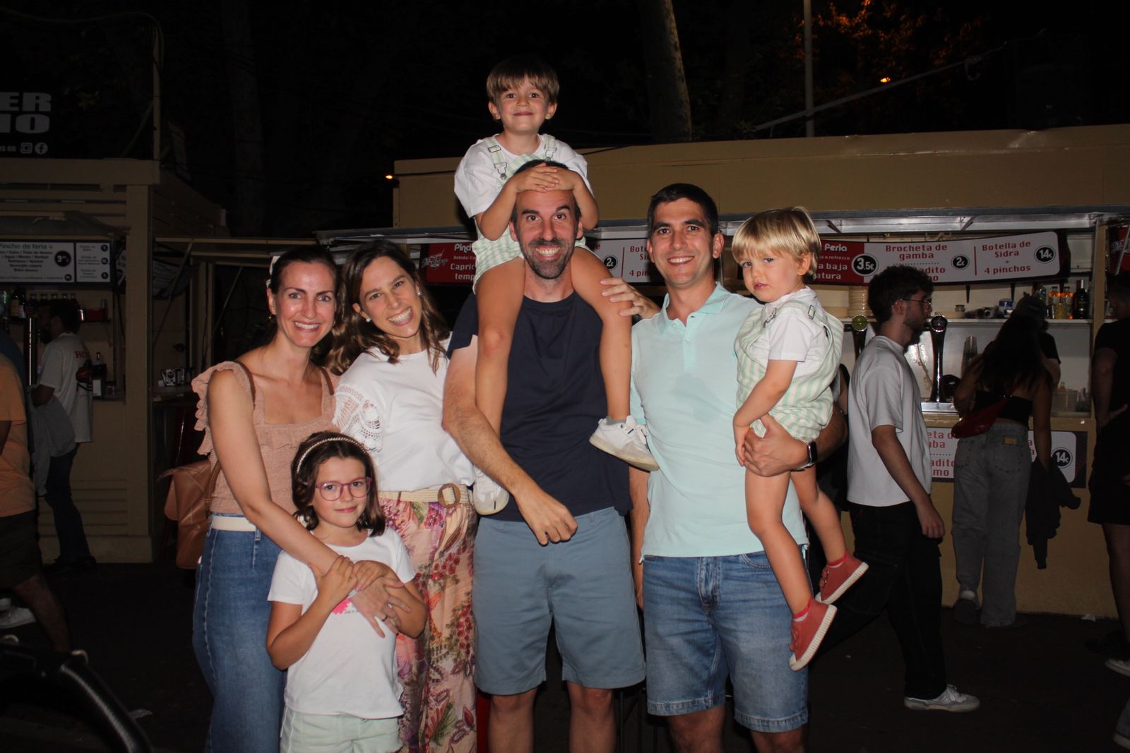 Ambiente en la Feria de Día en la tarde de este lunes