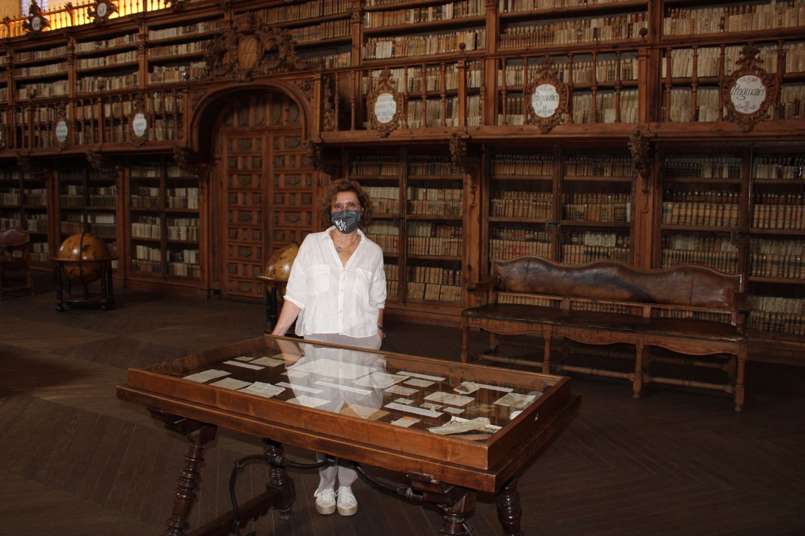 biblioteca-usal-serendipias-libros-historicos-directora-de-la-biblioteca-de-la-usal-libros-14