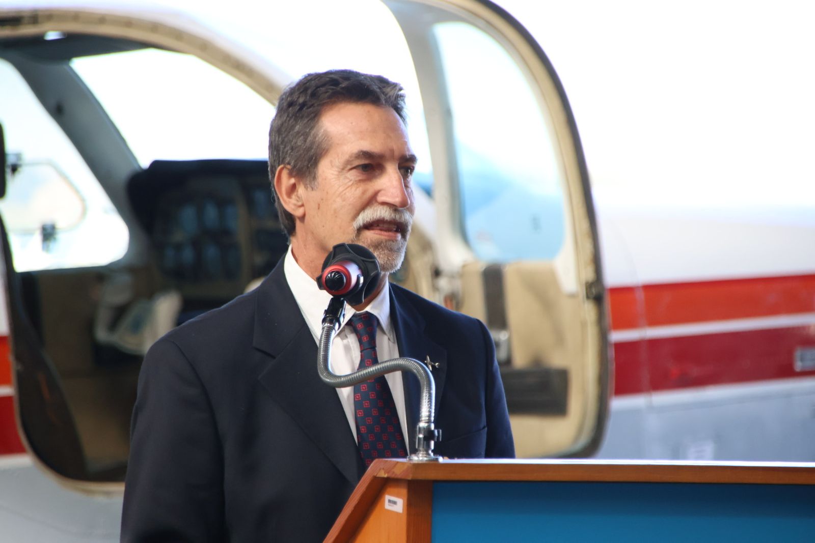 SENASA entrega una avioneta histórica, a la Fundación Infante de Orleans