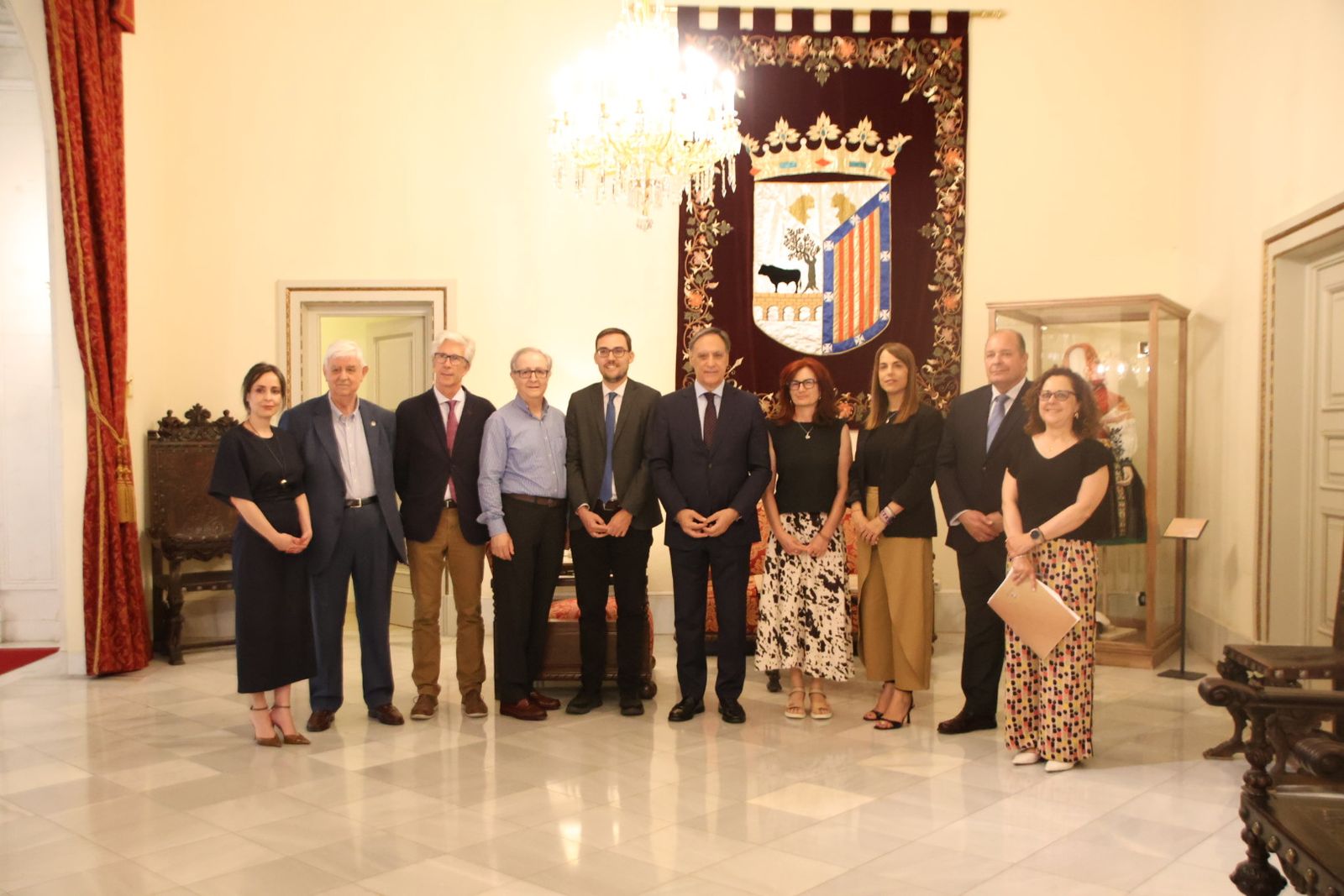 El alcalde de Salamanca, Carlos García Carbayo, preside la reunión del Jurado de Honores y Distinciones