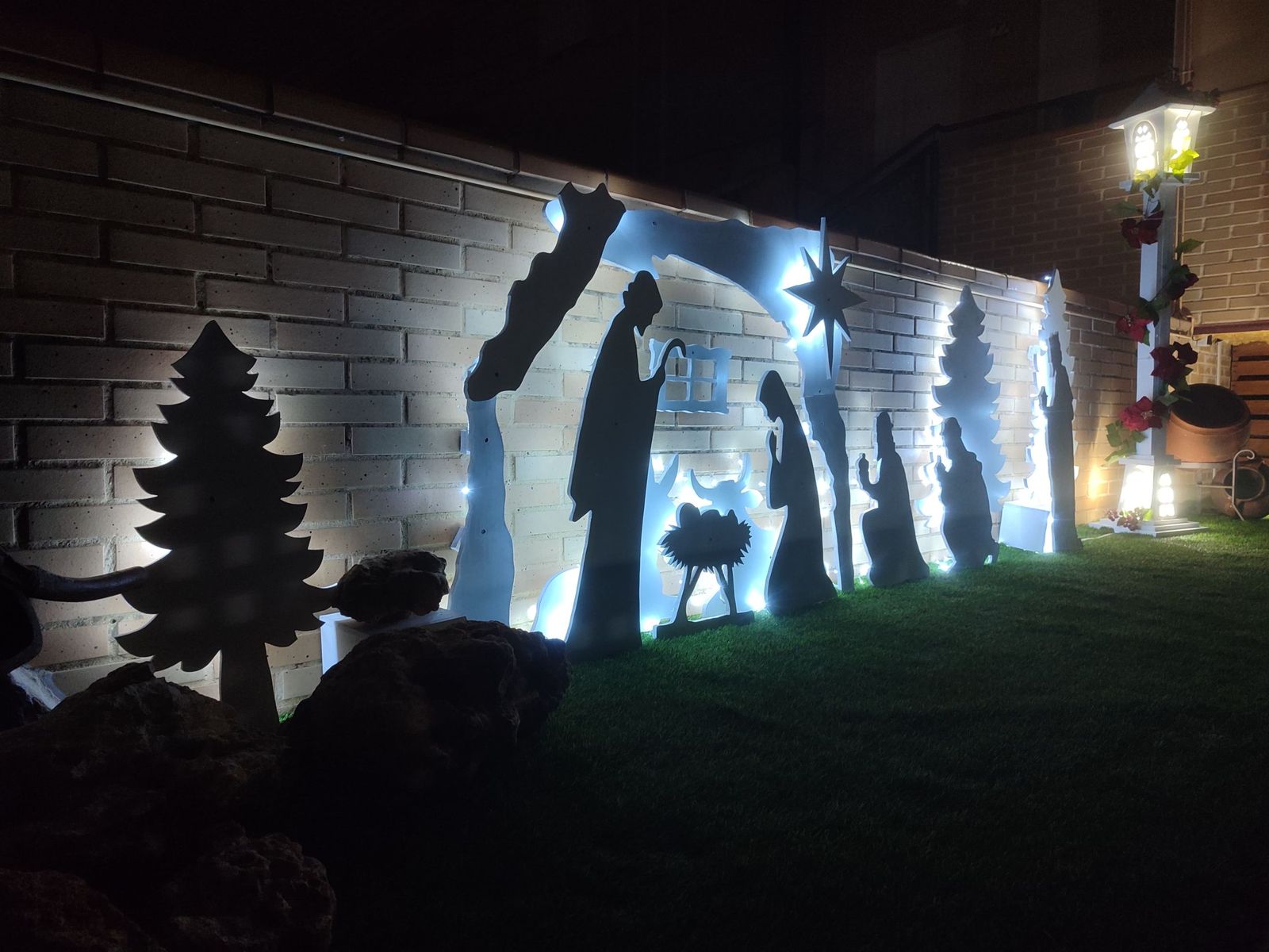 J.A.F.S.T. - Decoración navideña situada en una vivienda de Monterrubio de Armuña (3).jpg