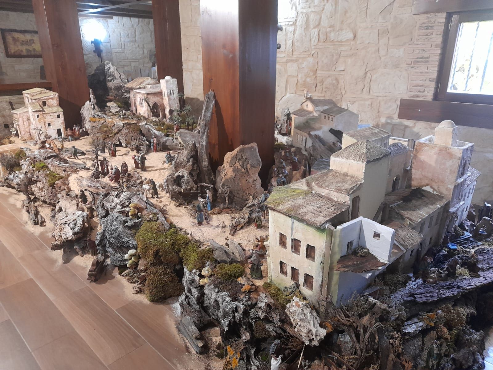 L.S.F. - Belén situado en una vivienda de Tamames (2).jpg