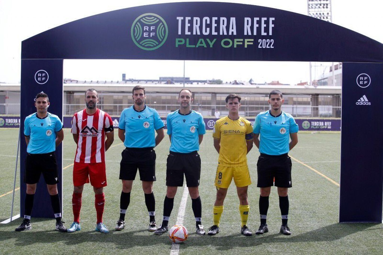 Un partido de play-off arbitrado por Héctor Juan Bustos, Antonio Morales Fernández y Agustín Valverde Refoyo, tres de los cuatro colegiados que estarán este domingo en el Cultural y Deportiva Leonesa 'B' - Atlético Tordesillas.