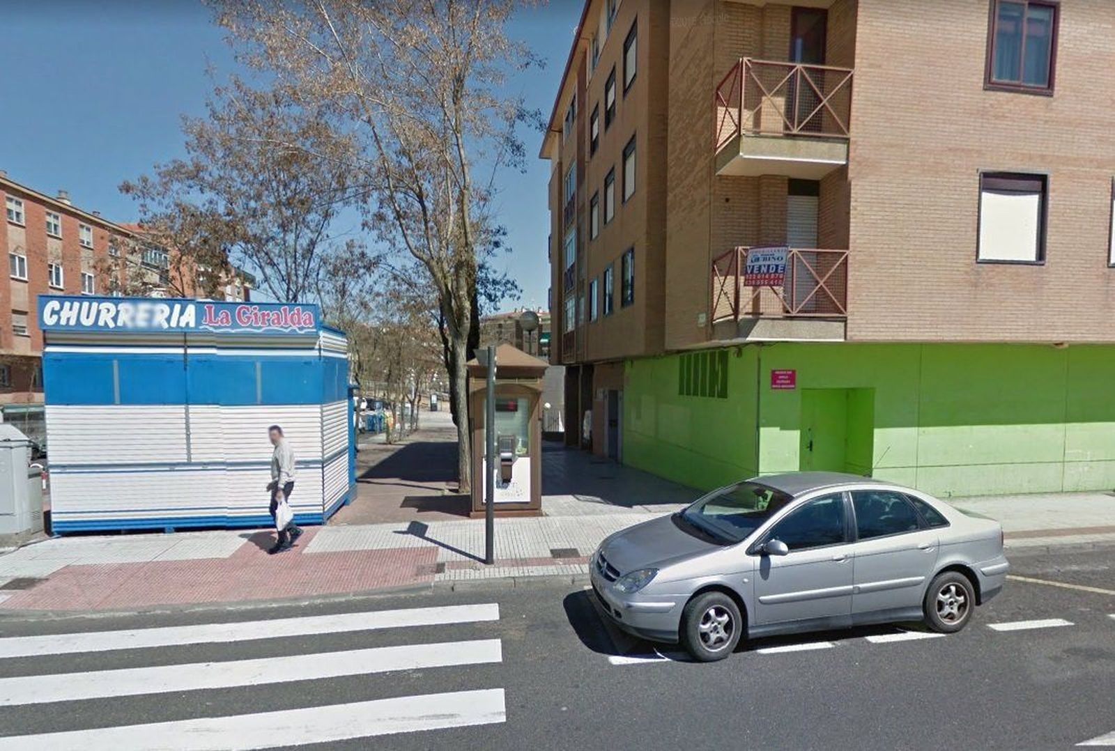 Un hombre sorprendido mientras intentaba robar un quiosco de la ONCE a martillazos