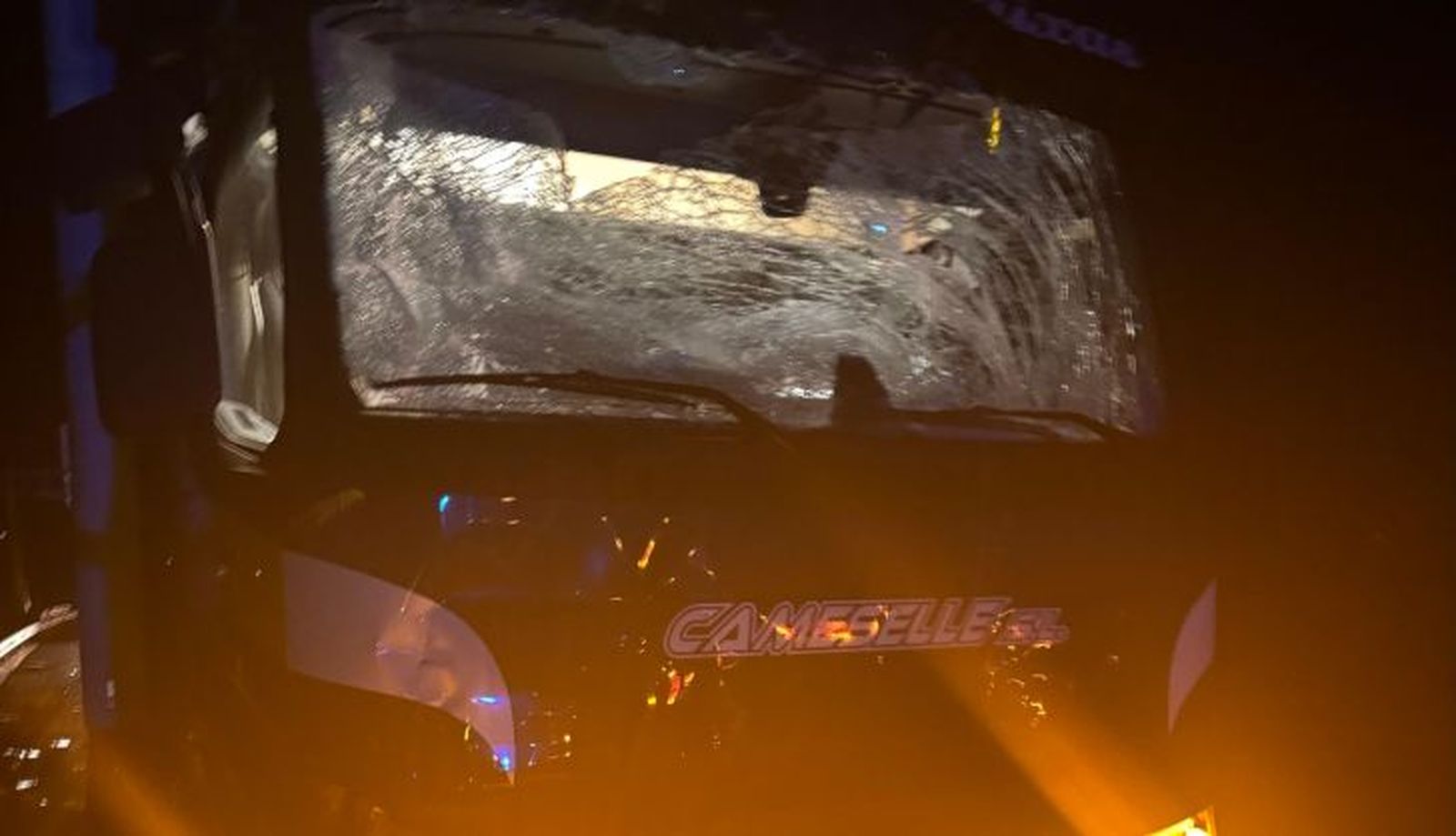 Colisión entre un camión y una autocaravana