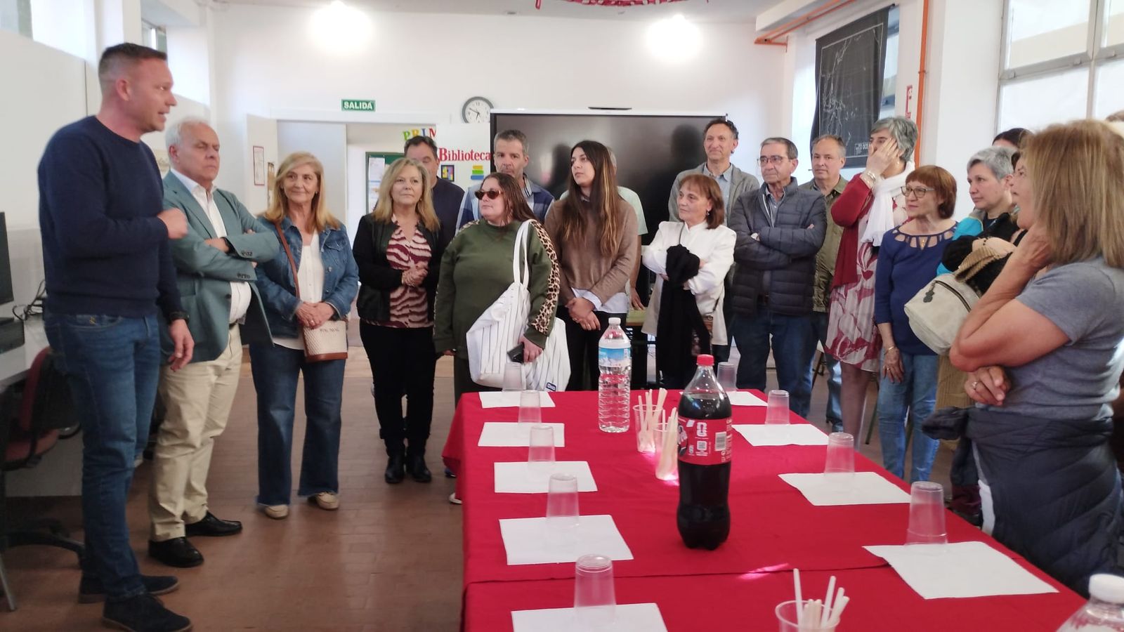 Cocina e inglés se unen en una actividad práctica en el centro de adultos de Santa Marta