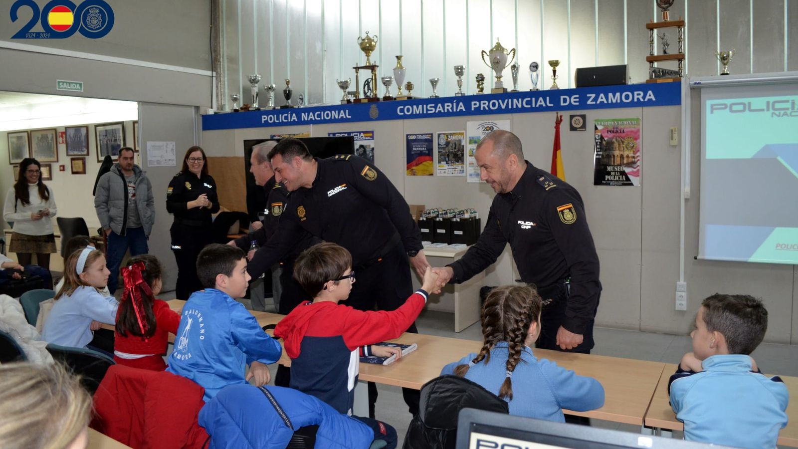 Premios del concurso de dibujo de la Policía Nacional en Zamora