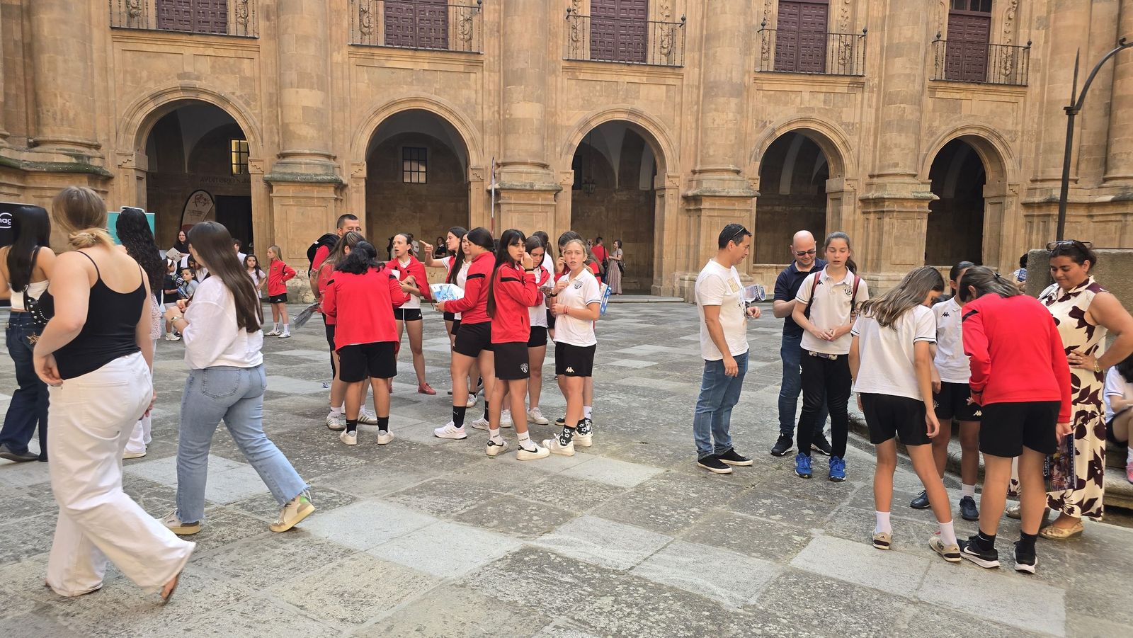 Encuentro con la Selección Nacional Femenina de la Real Federación Española de Fútbol
