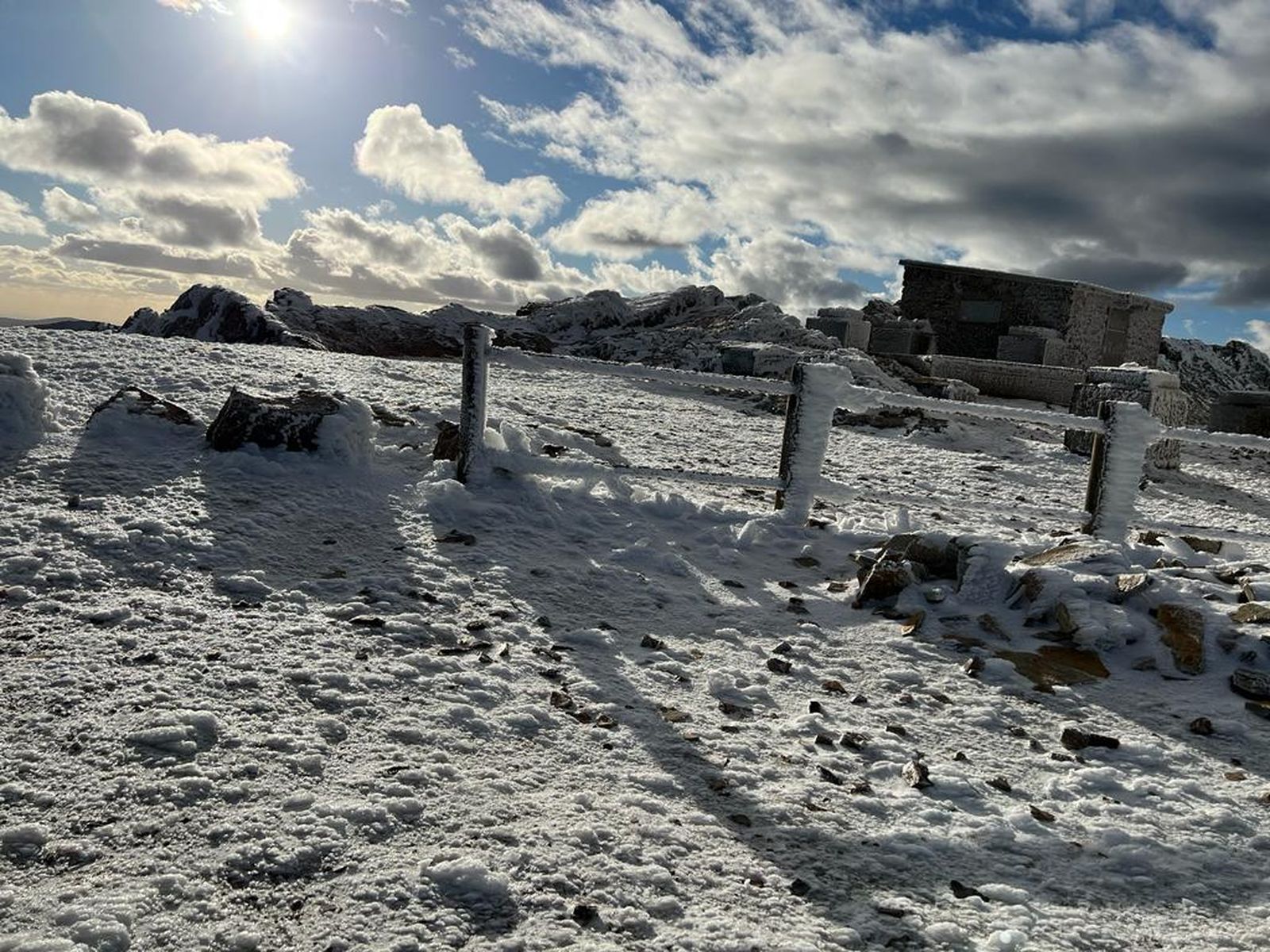 La Peña de Francia cubierta de nieve