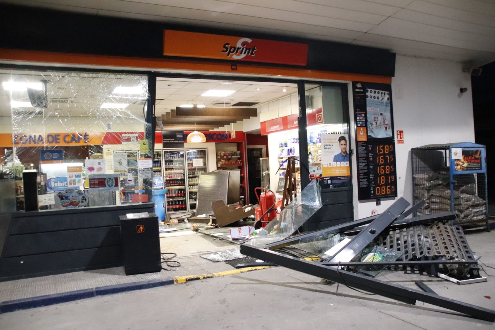 Alunizaje gasolinera Saavedra y Fajardo (3)