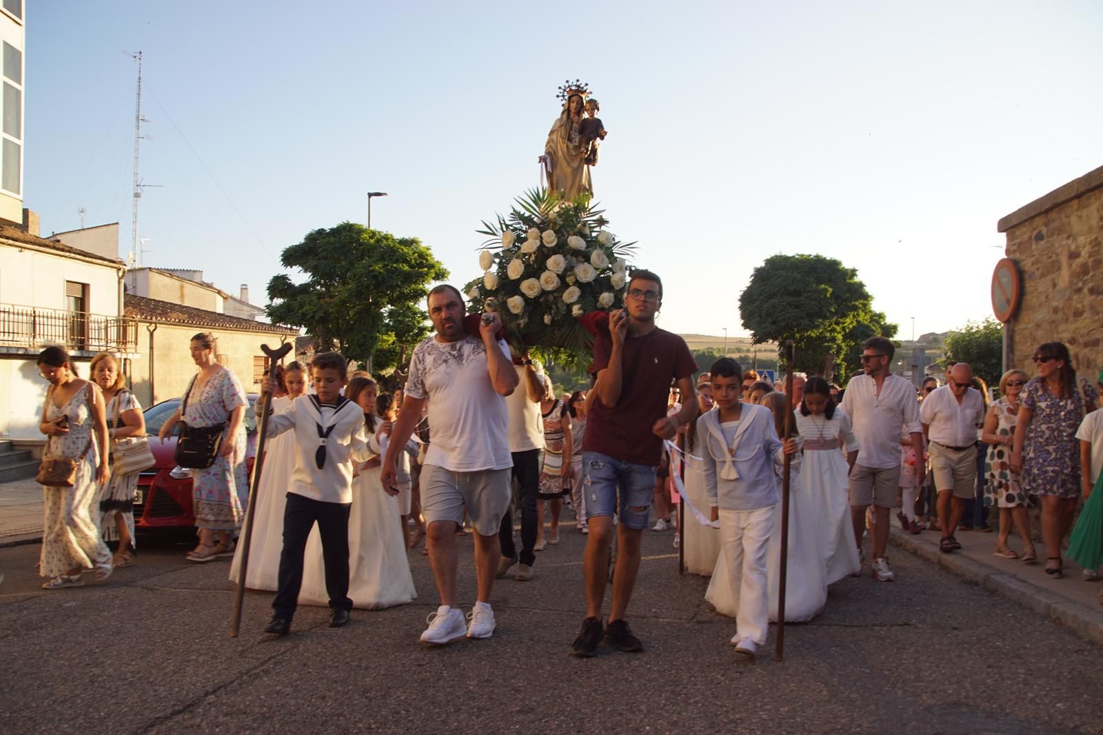 Procesión con la Virgen del Carmen por el río Tormes en Alba (57).jpeg