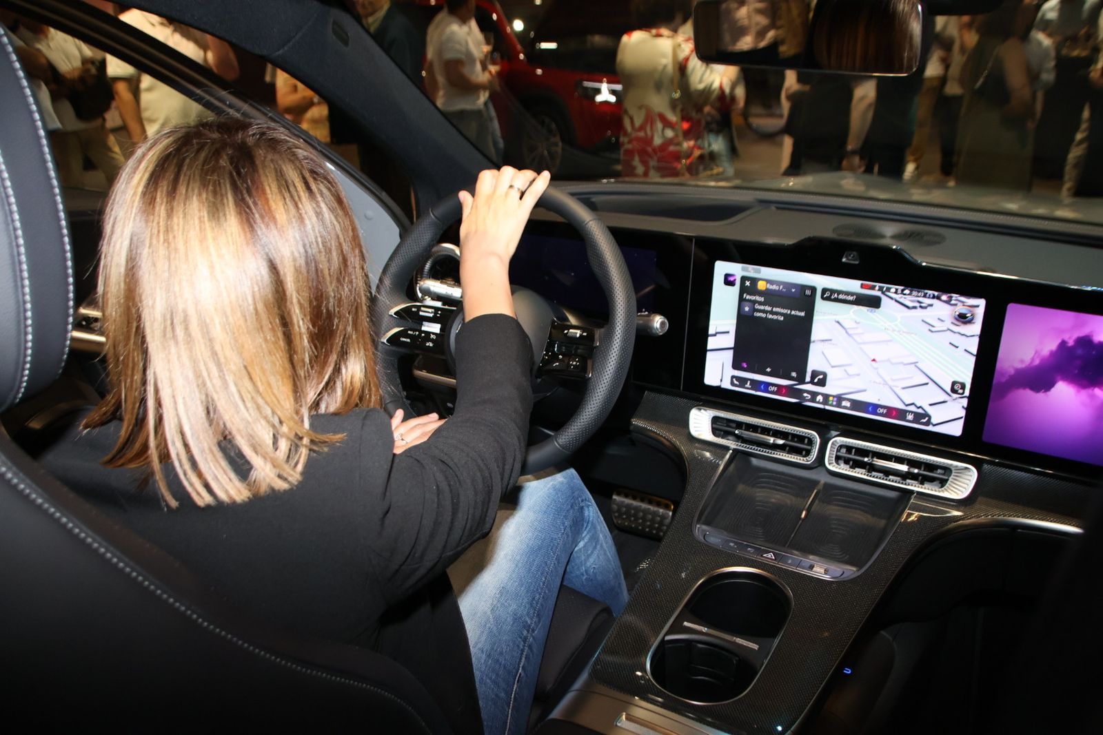 Presentación dos coches en la mercedes
