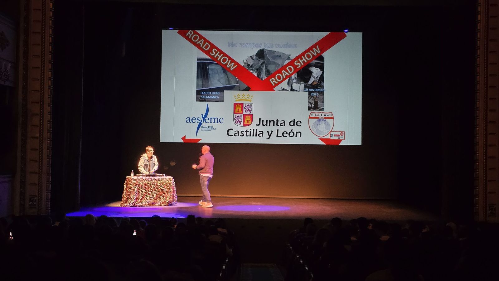 El concejal de Protección Ciudadana y Tráfico, Ángel Molina, asiste a la actividad escolar de concienciación sobre seguridad vial de Aesleme