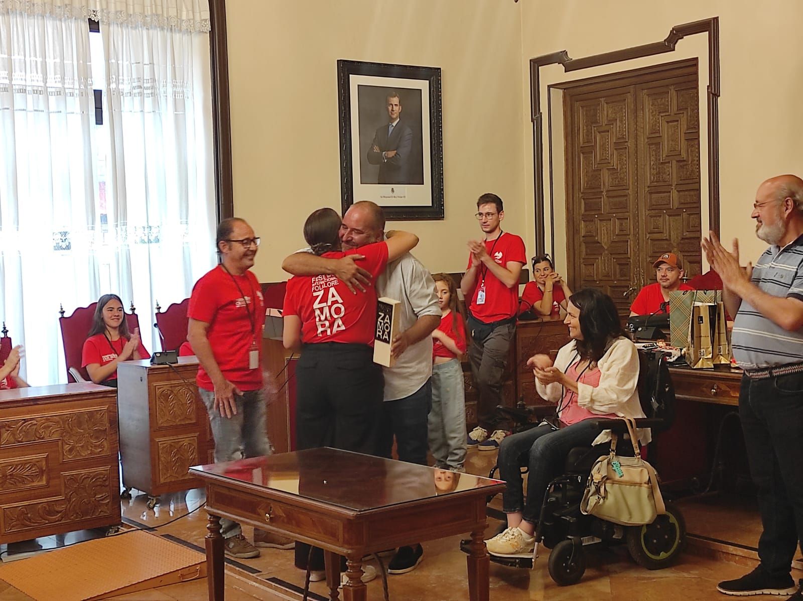 El Ayuntamiento de Zamora acoge a los componentes del XXI festival Internacional de folclore