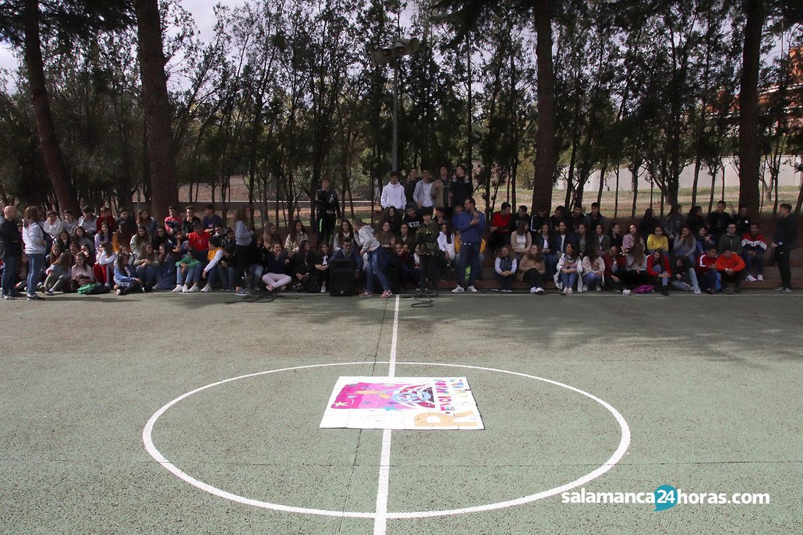 Gran puzle humano en el colegio Santa Teresa dde Jesús (56)