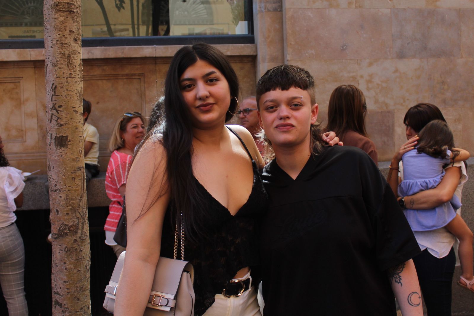 Ambiente en la Feria de Día en el mediodía de este domingo