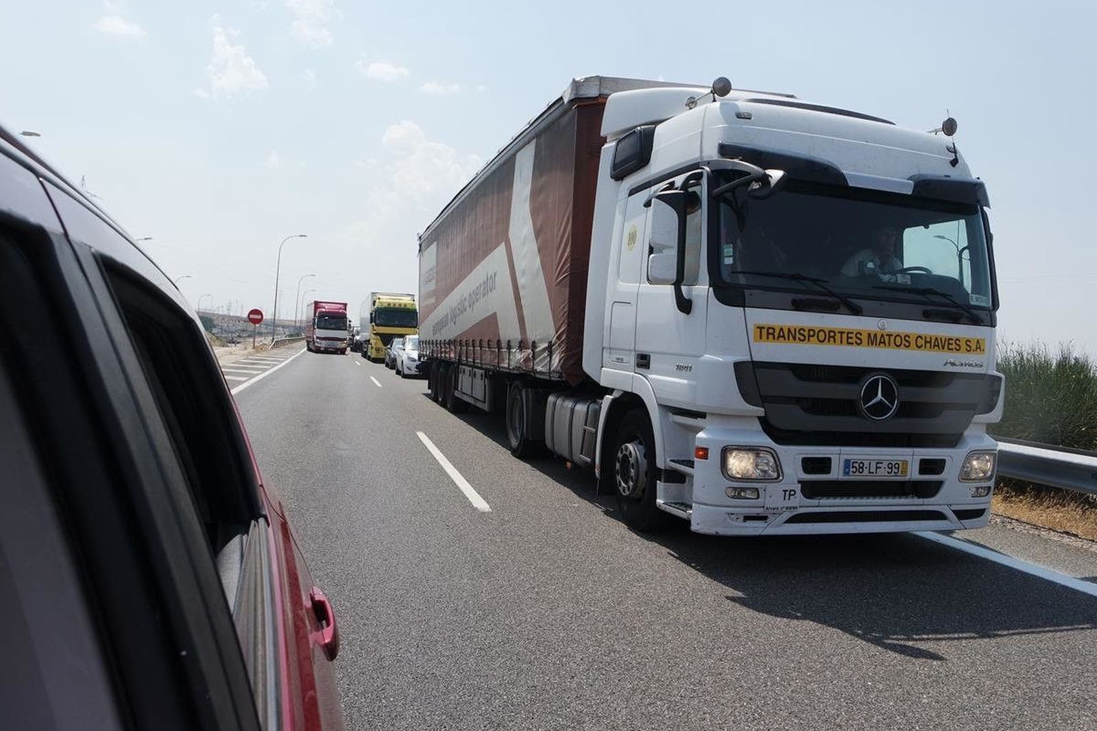 Imagen de archivo de un camión en la A-62