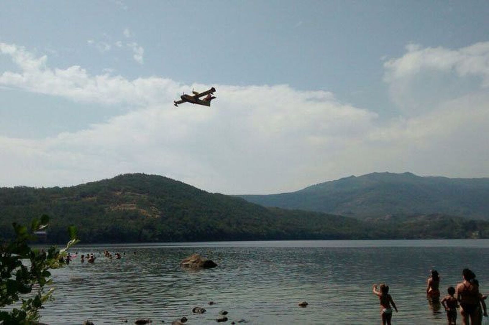 Incendio Losadilla toma agua Lago