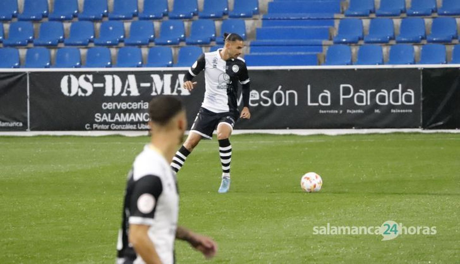 Mario Gómez, ante el San Fernando | FOTO SALAMANCA24HORAS.COM