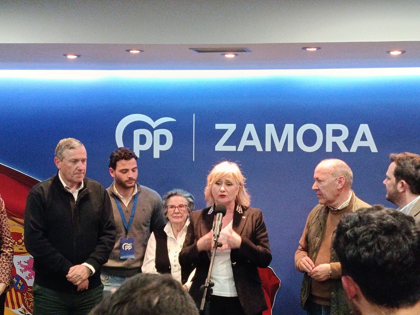 GALERÍA | Noche electoral en la sede del PP en Zamora